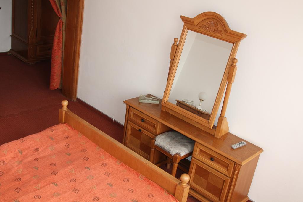 Hotel Zimbru Câmpulung Moldovenesc الغرفة الصورة